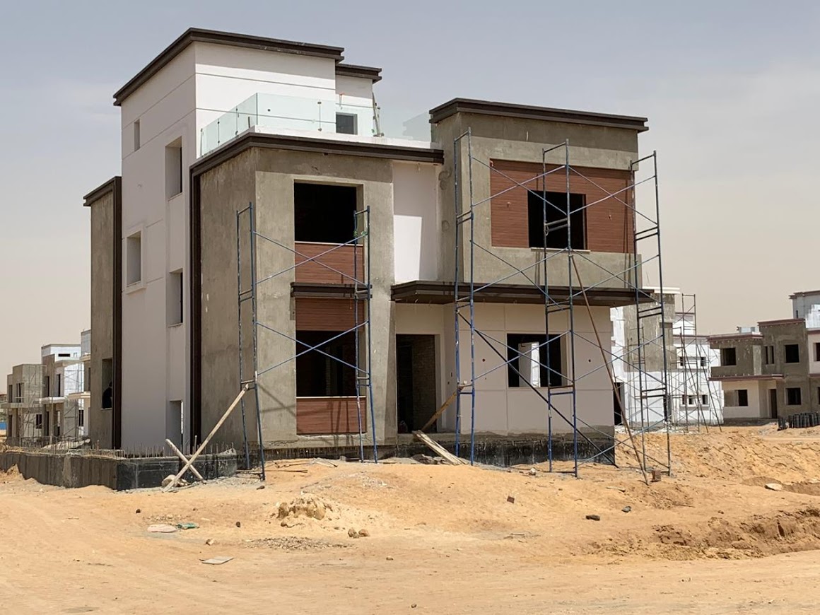 Villas for sale 5 bedrooms in Azar Compound 400 meters