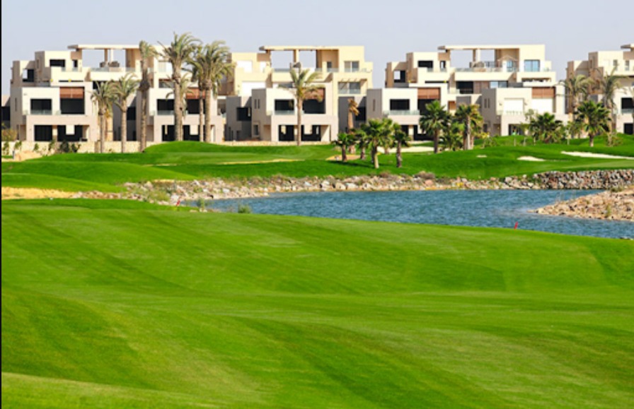 In installments over a period of up to 6 years buy a chalet in Hacienda Bay with an area of 225 m²